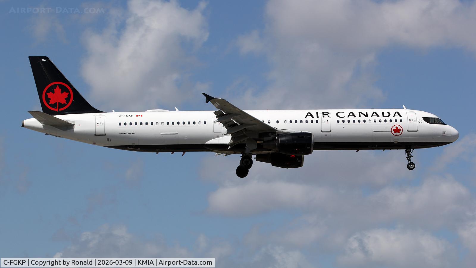 C-FGKP, 2009 Airbus A321-211, c/n 3884, at mia