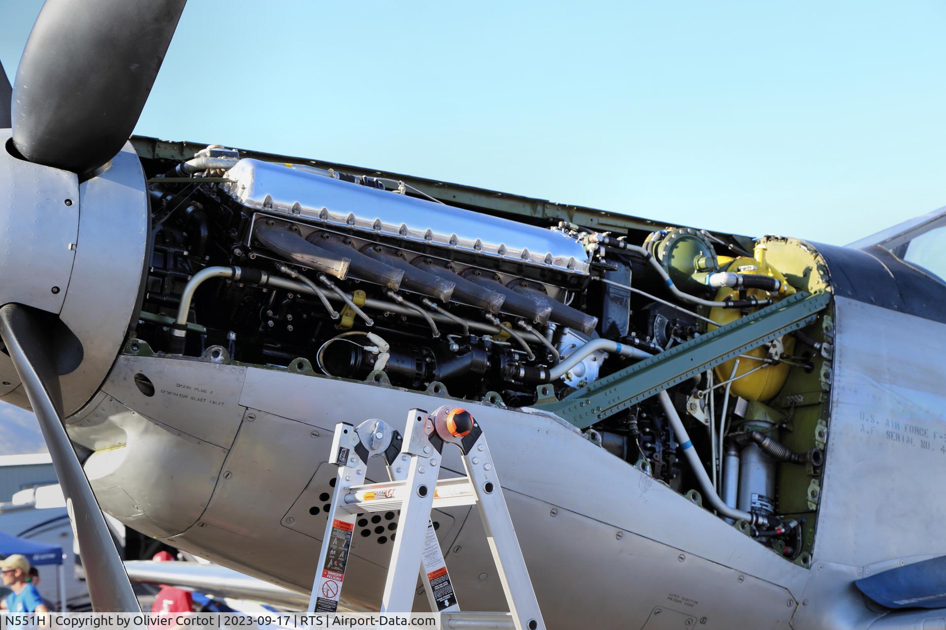 N551H, 1944 North American F-51-H-5-NA, c/n 44-64314, view on the engine