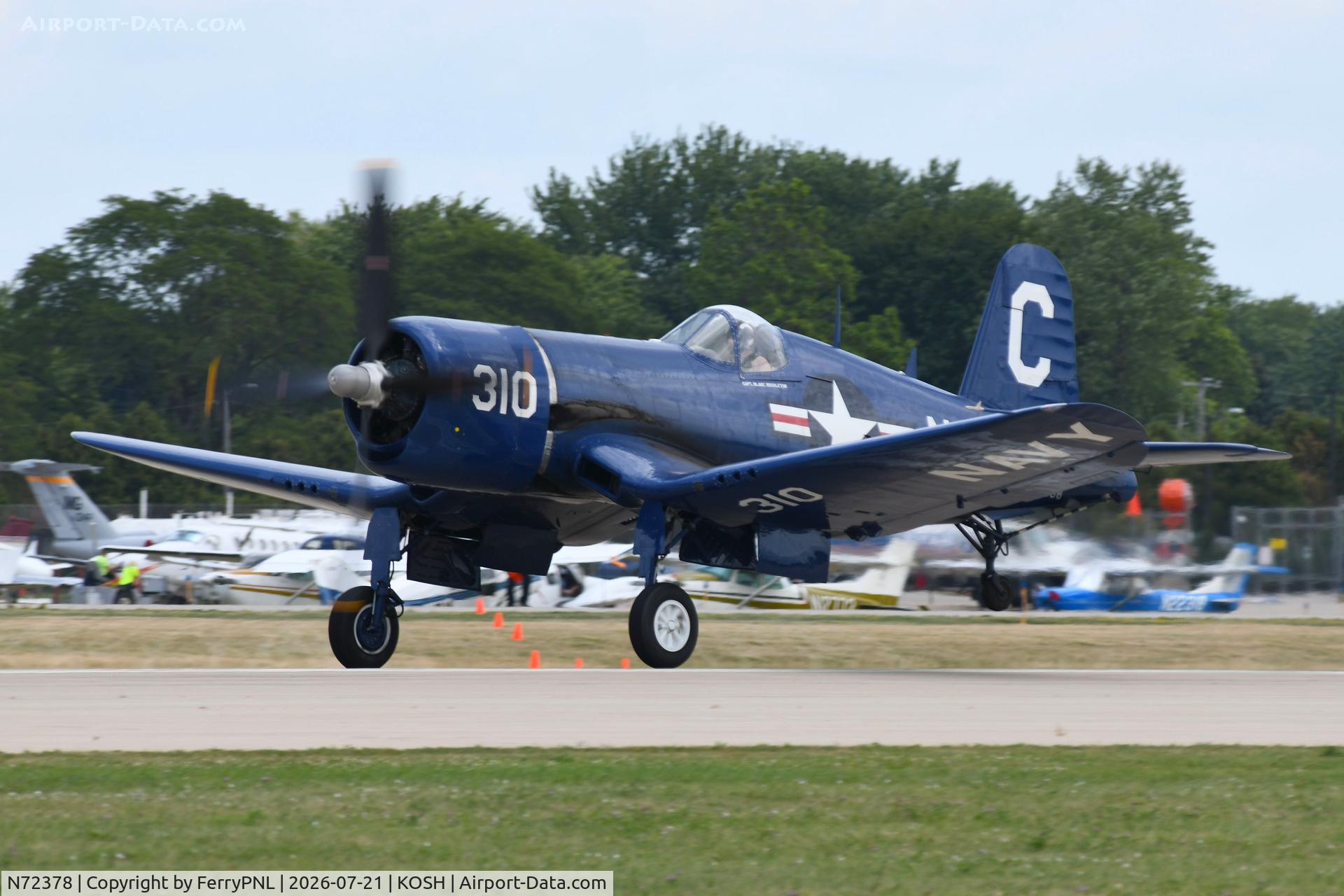 N72378, 1946 Vought F4U-4 Corsair, c/n 9542, Corsair taking-off