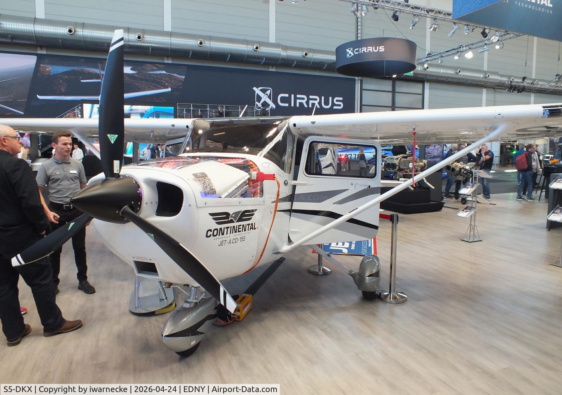 Aircraft S5-DKX, 2004 Cessna 172S, c/n 172S9625, Cessna 172S with Thielert (Continental CD-155) diesel engine at the AERO 2026, Friedrichshafen, at EDNY, photo by iwarnecke