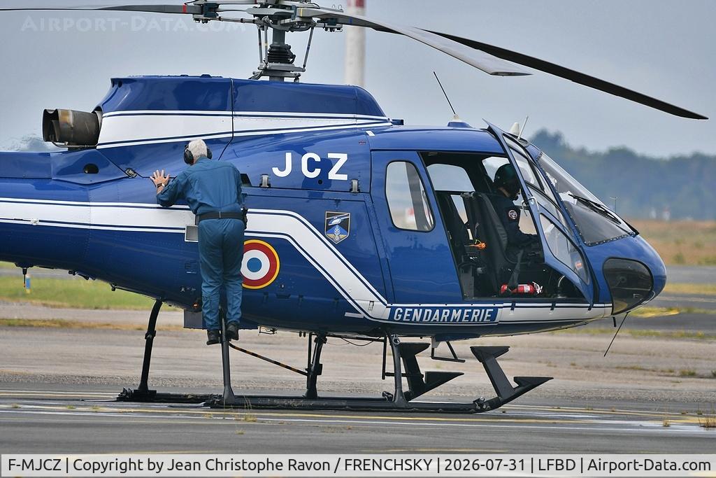 Aircraft F-MJCZ, Eurocopter AS-350B Ecureuil Ecureuil, c/n 1467, France Gendarmerie, at LFBD, photo by Jean Christophe Ravon / FRENCHSKY