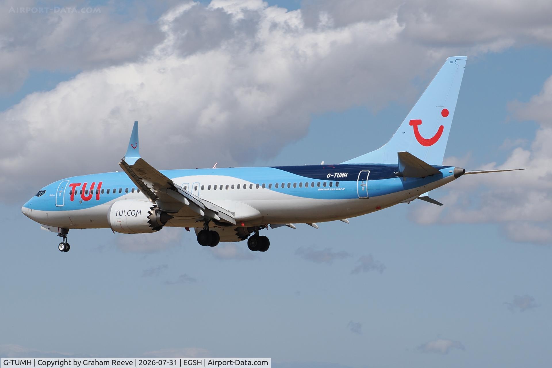 Aircraft G-TUMH, 2019 Boeing 737-8 MAX, c/n 44602, Landing at Norwich., at EGSH, photo by Graham Reeve