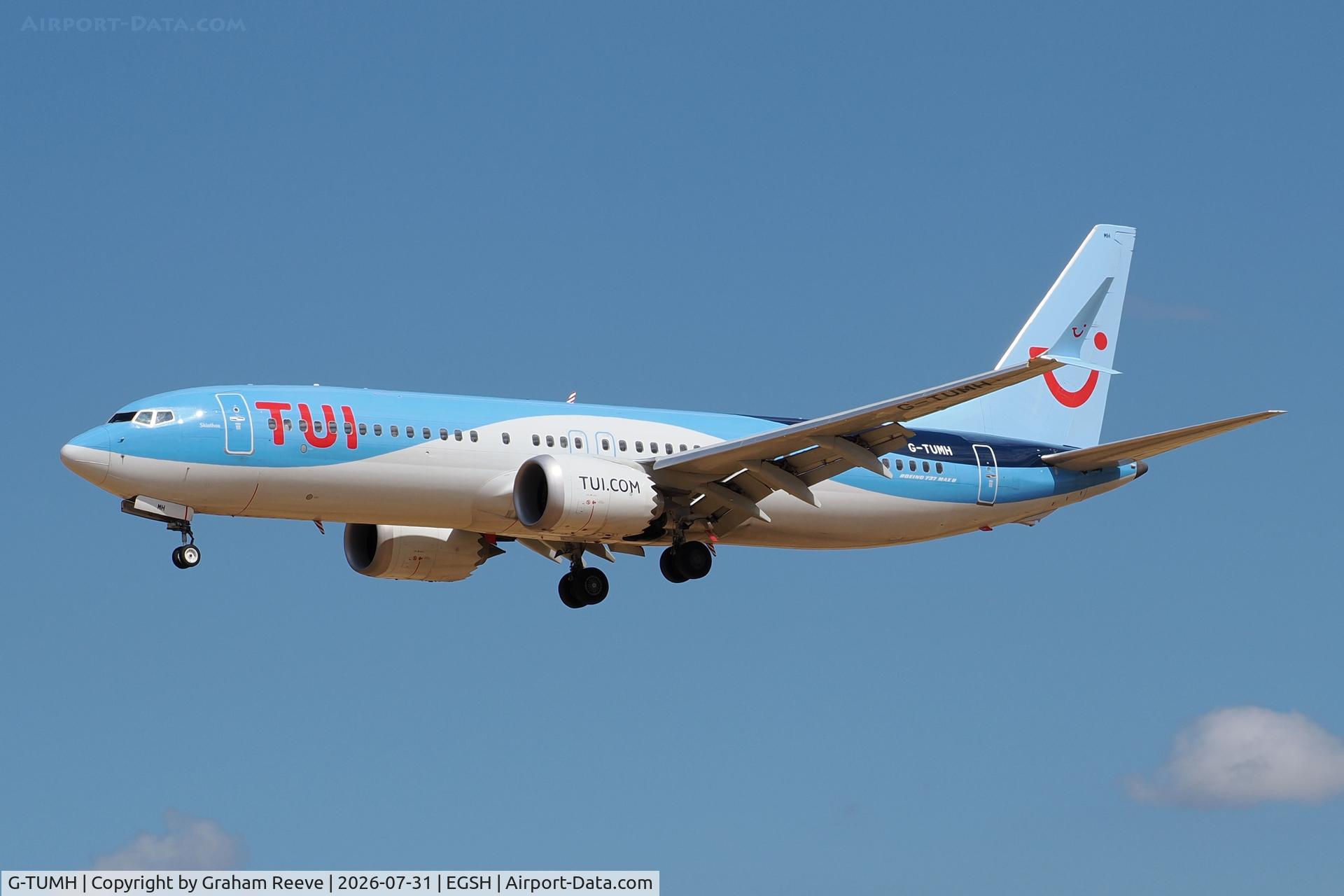Aircraft G-TUMH, 2019 Boeing 737-8 MAX, c/n 44602, Landing at Norwich., at EGSH, photo by Graham Reeve