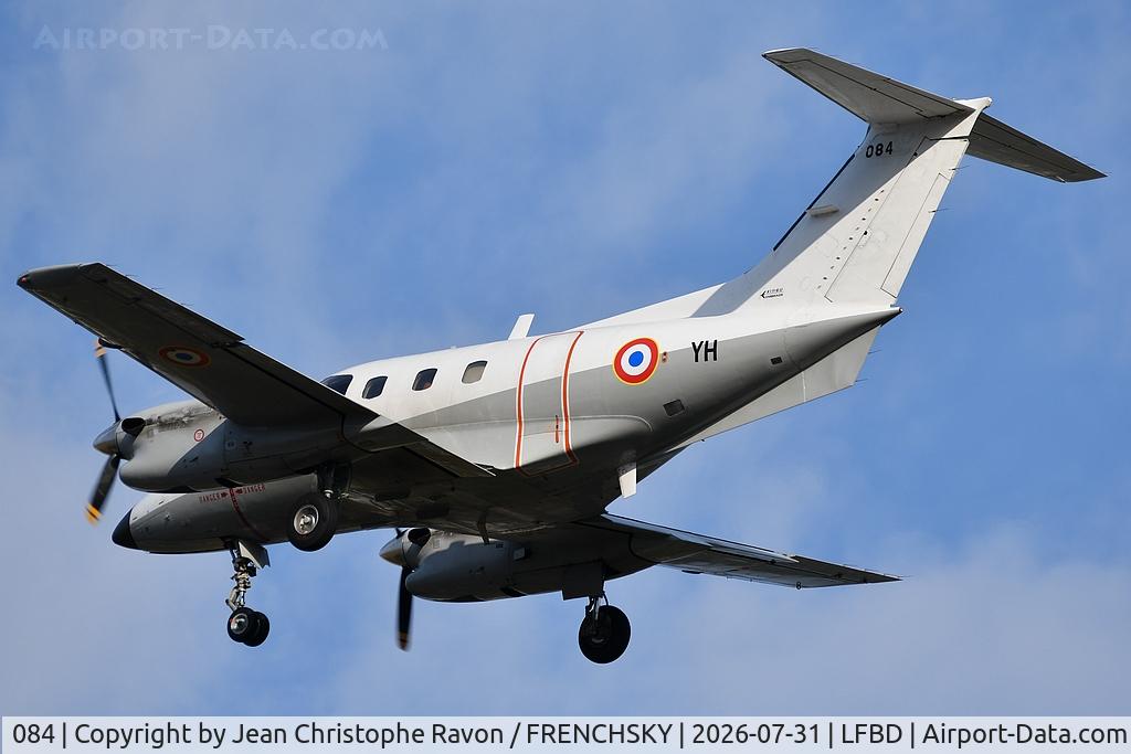 Aircraft 084, 1983 Embraer EMB-121AA Xingu, c/n 121-084, French Navy FNY5025, at LFBD, photo by Jean Christophe Ravon / FRENCHSKY