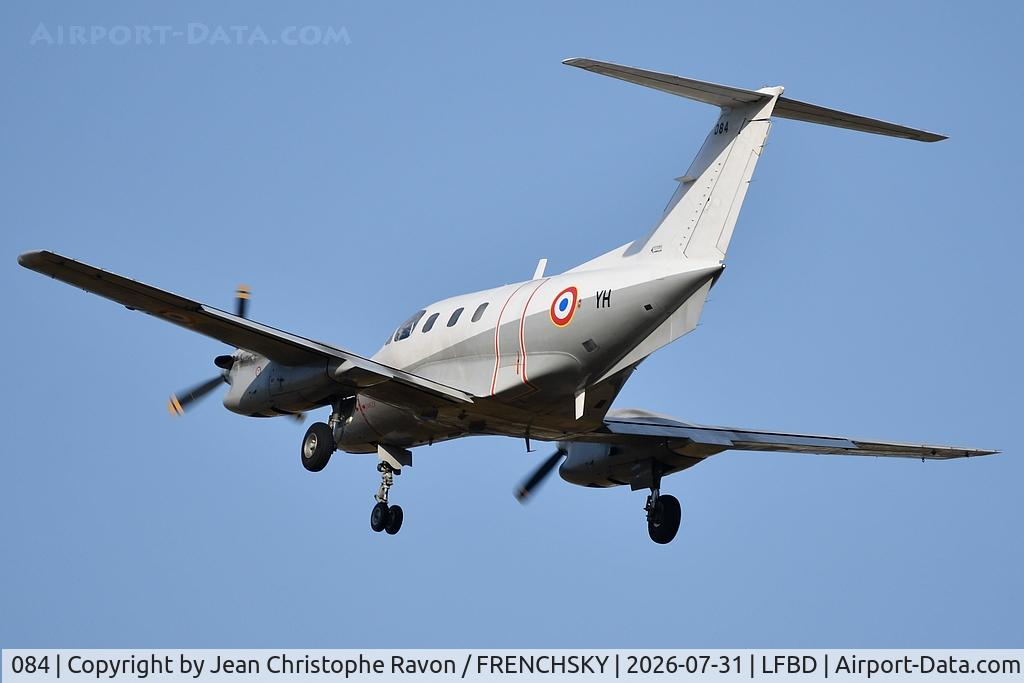 Aircraft 084, 1983 Embraer EMB-121AA Xingu, c/n 121-084, French Navy FNY5025, at LFBD, photo by Jean Christophe Ravon / FRENCHSKY