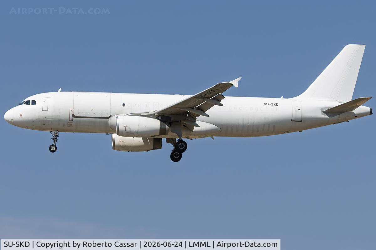 Aircraft SU-SKD, 2006 Airbus A320-232, c/n 2724, Runway 31, at LMML, photo by Roberto Cassar