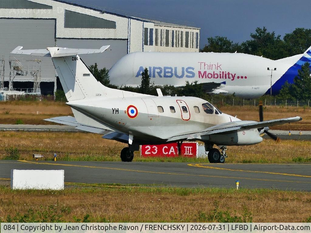 Aircraft 084, 1983 Embraer EMB-121AA Xingu, c/n 121-084, French Navy, at LFBD, photo by Jean Christophe Ravon / FRENCHSKY