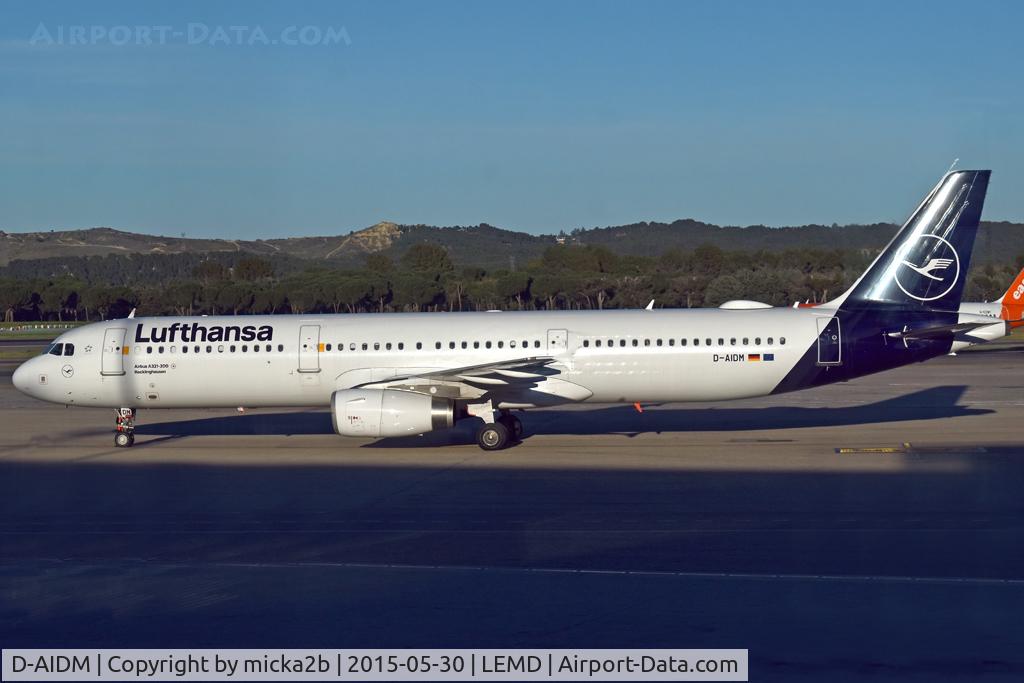 Aircraft D-AIDM, 2011 Airbus A321-231, c/n 4916, Taxiing, at LEMD, photo by micka2b
