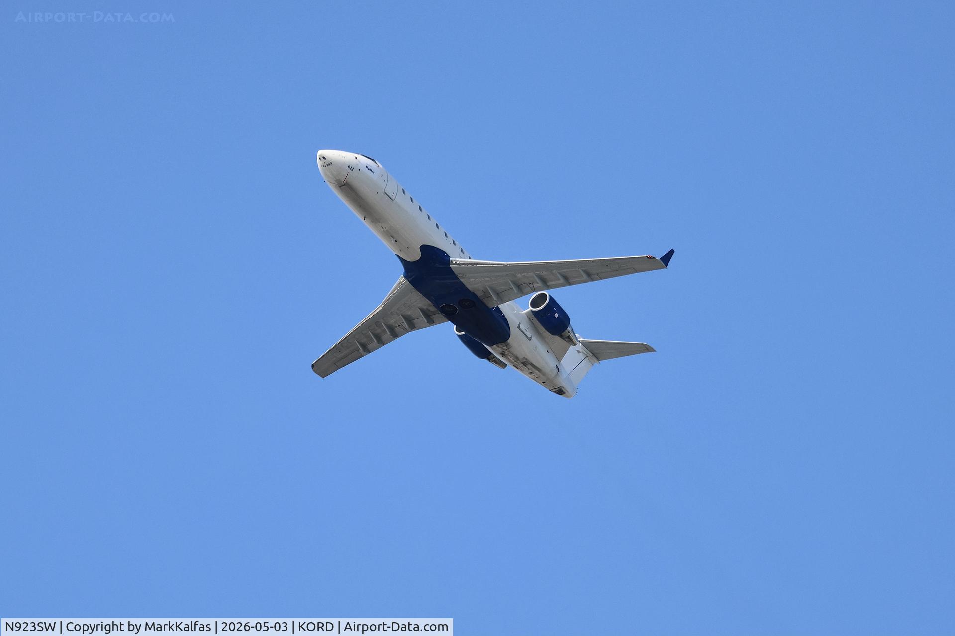 Aircraft N923SW, 2002 Bombardier CRJ-200LR (CL-600-2B19), c/n 7664, CRJ2 SkyWest / United Express Bombardier CRJ-200LR N923SW departing 28R KORD, at KORD, photo by MarkKalfas