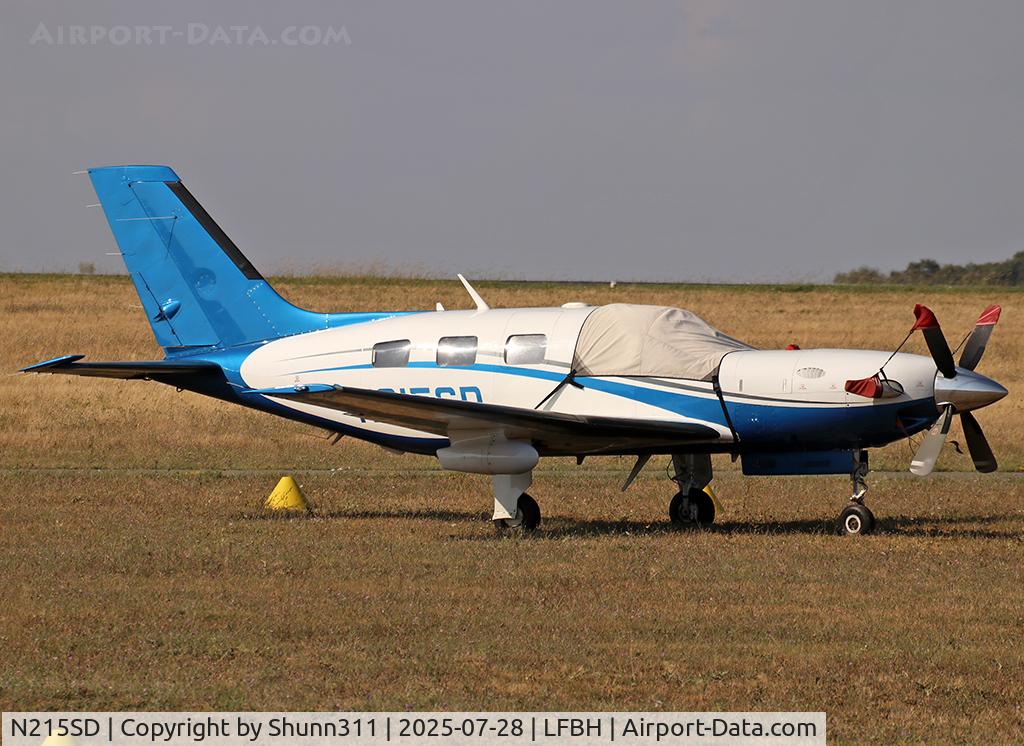 Aircraft N215SD, 2001 Piper PA-46-500TP, c/n 4697049, Parked in the grass..., at LFBH, photo by Shunn311