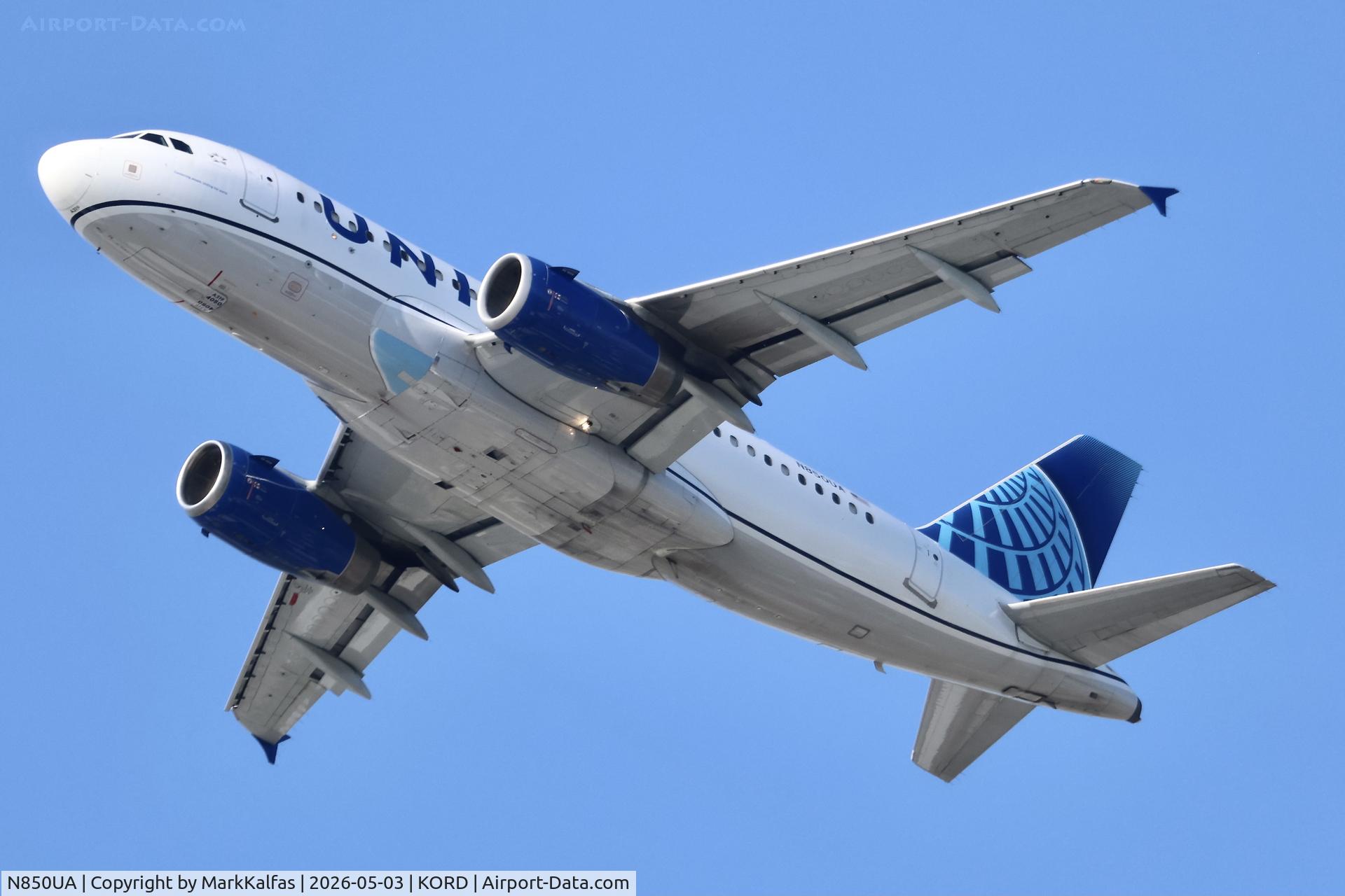 N850UA, 2002 Airbus A319-131, c/n 1653, A319 United Airlines Airbus A319, N850UA departing 28R ORD