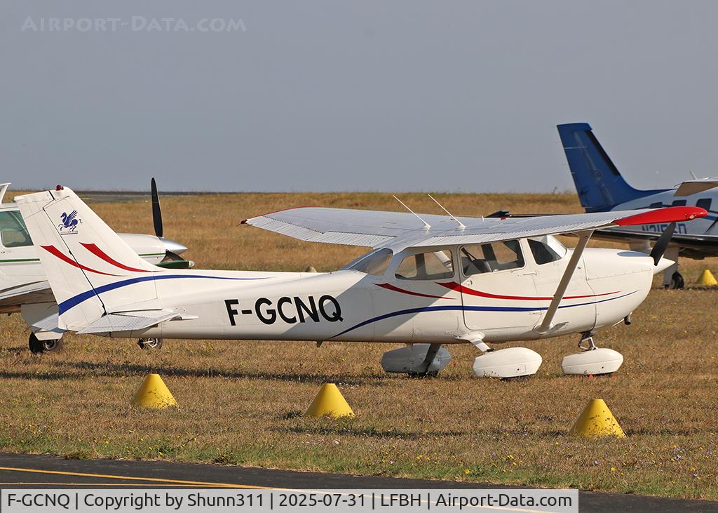F-GCNQ, Reims F172N Skyhawk, c/n 2017, Parked in the grass...