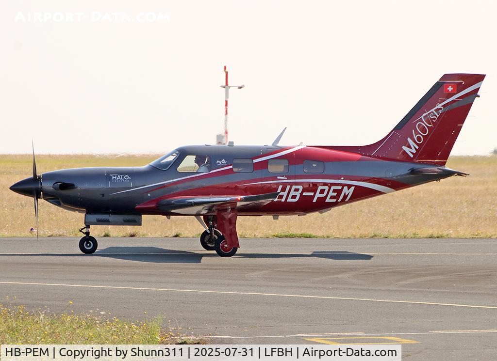 HB-PEM, 2023 Piper PA-46-M600, c/n 4698262, Taxiing for departure...