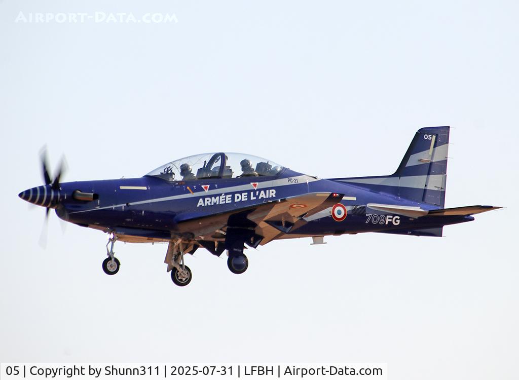 05, 2018 Pilatus PC-21, c/n 297, Passing above airport for exercices...