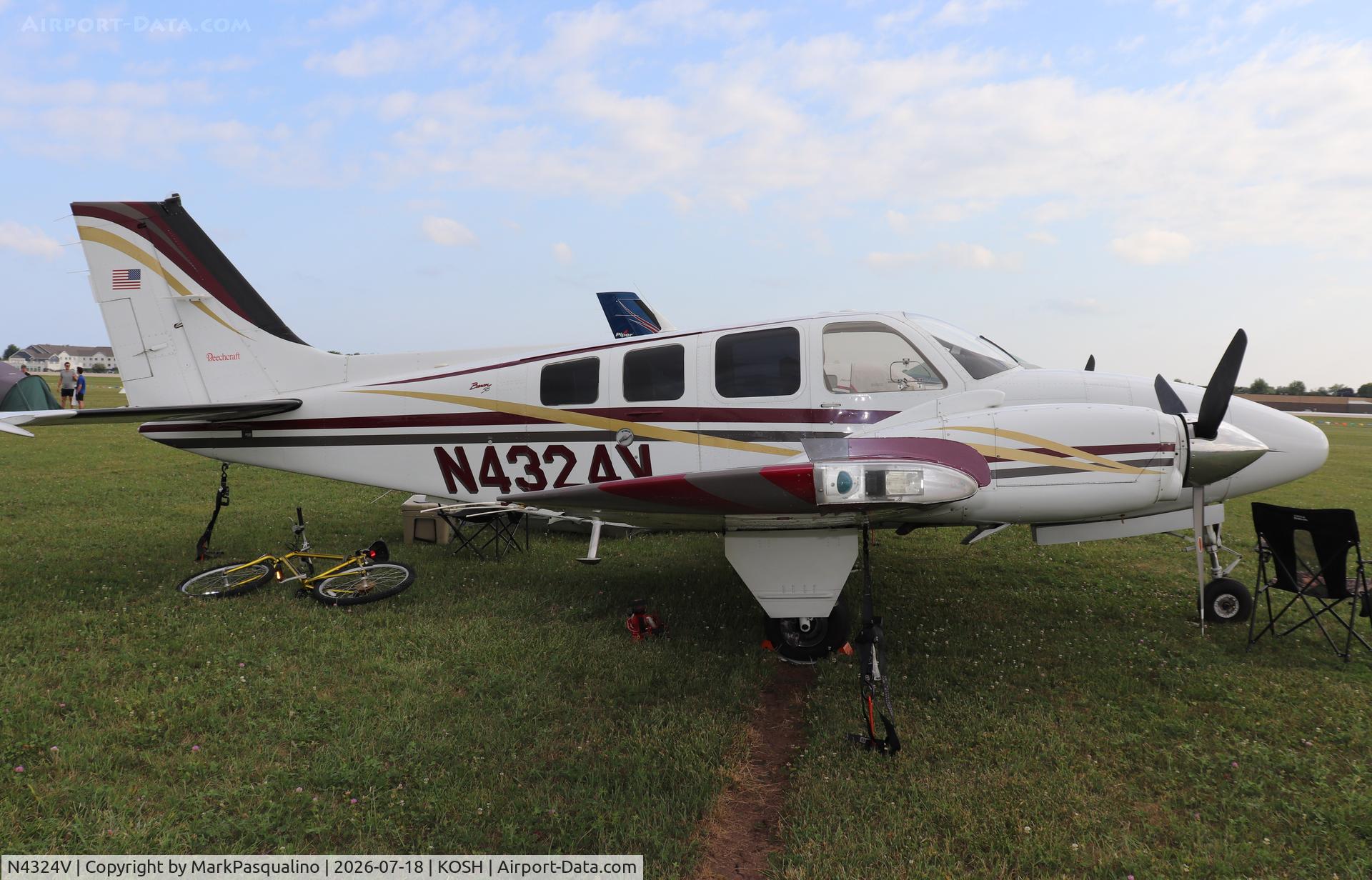 N4324V, 2001 Raytheon Aircraft Company 58, c/n TH-2014, Beech 58