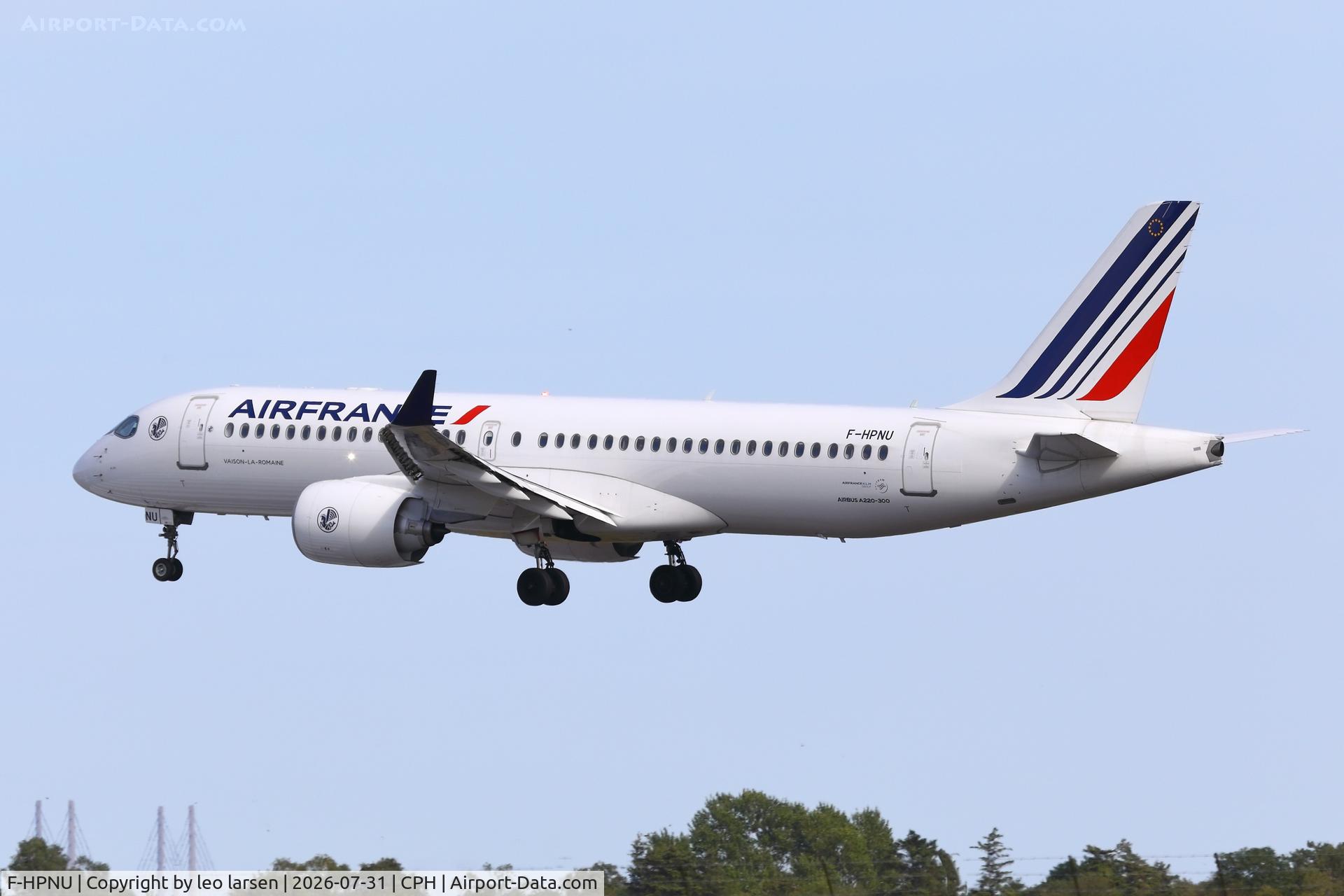 Aircraft F-HPNU, 2025 Airbus A220-300, c/n 55375, Copenhagen Kastrup 31.7.2026, at CPH, photo by leo larsen