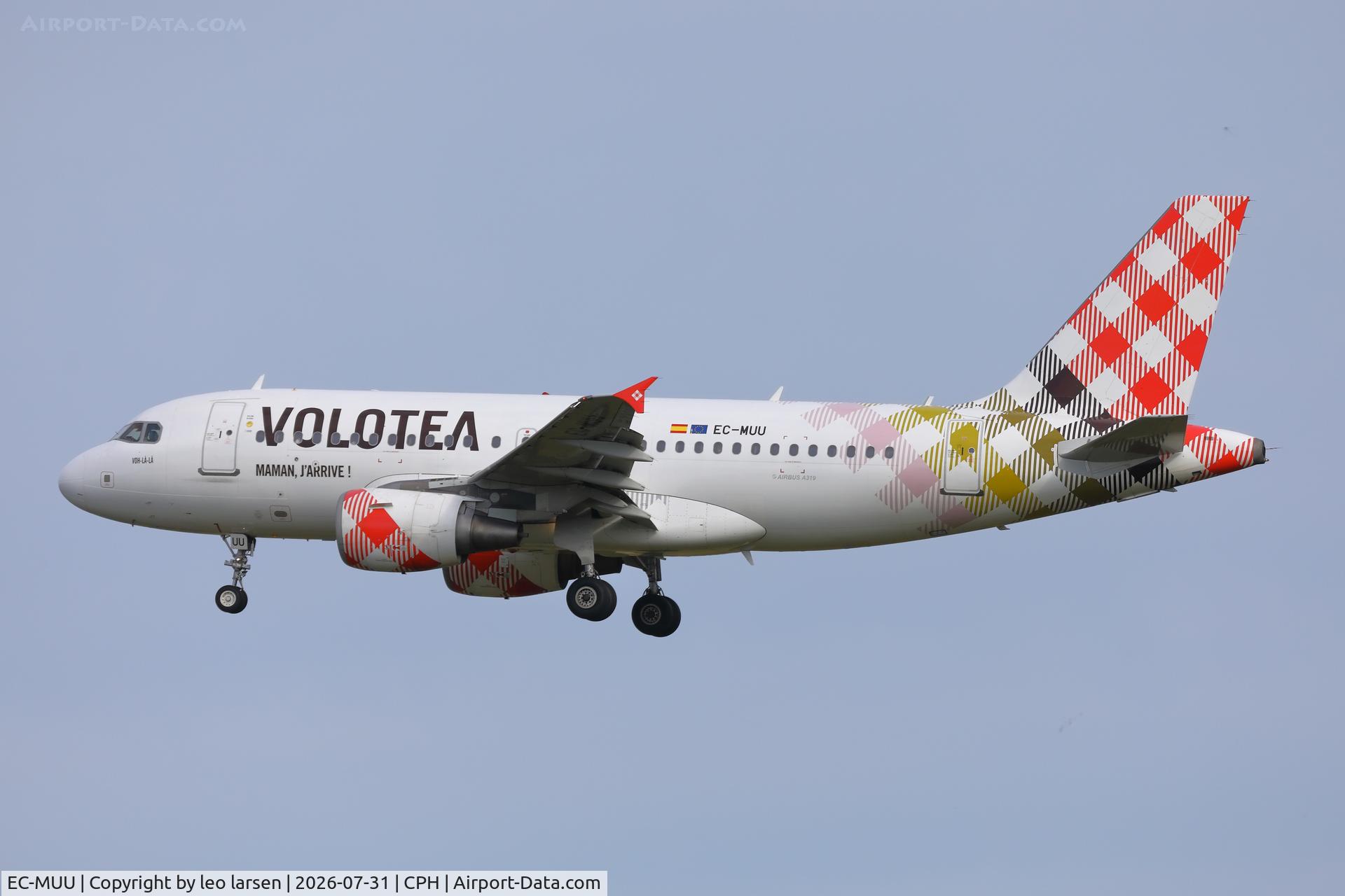 Aircraft EC-MUU, 2004 Airbus A319-111, c/n 2253, Copenhagen Kastrup 31.7.2026, at CPH, photo by leo larsen