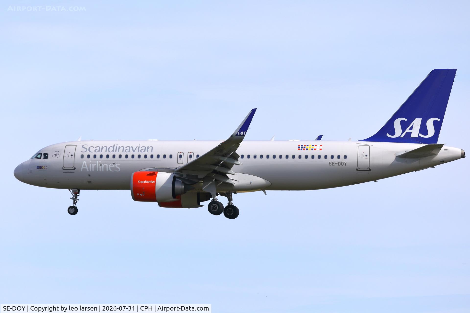 Aircraft SE-DOY, 2017 Arbus A320-251N, c/n 7499, Copenhagen 31.7.2026, at CPH, photo by leo larsen