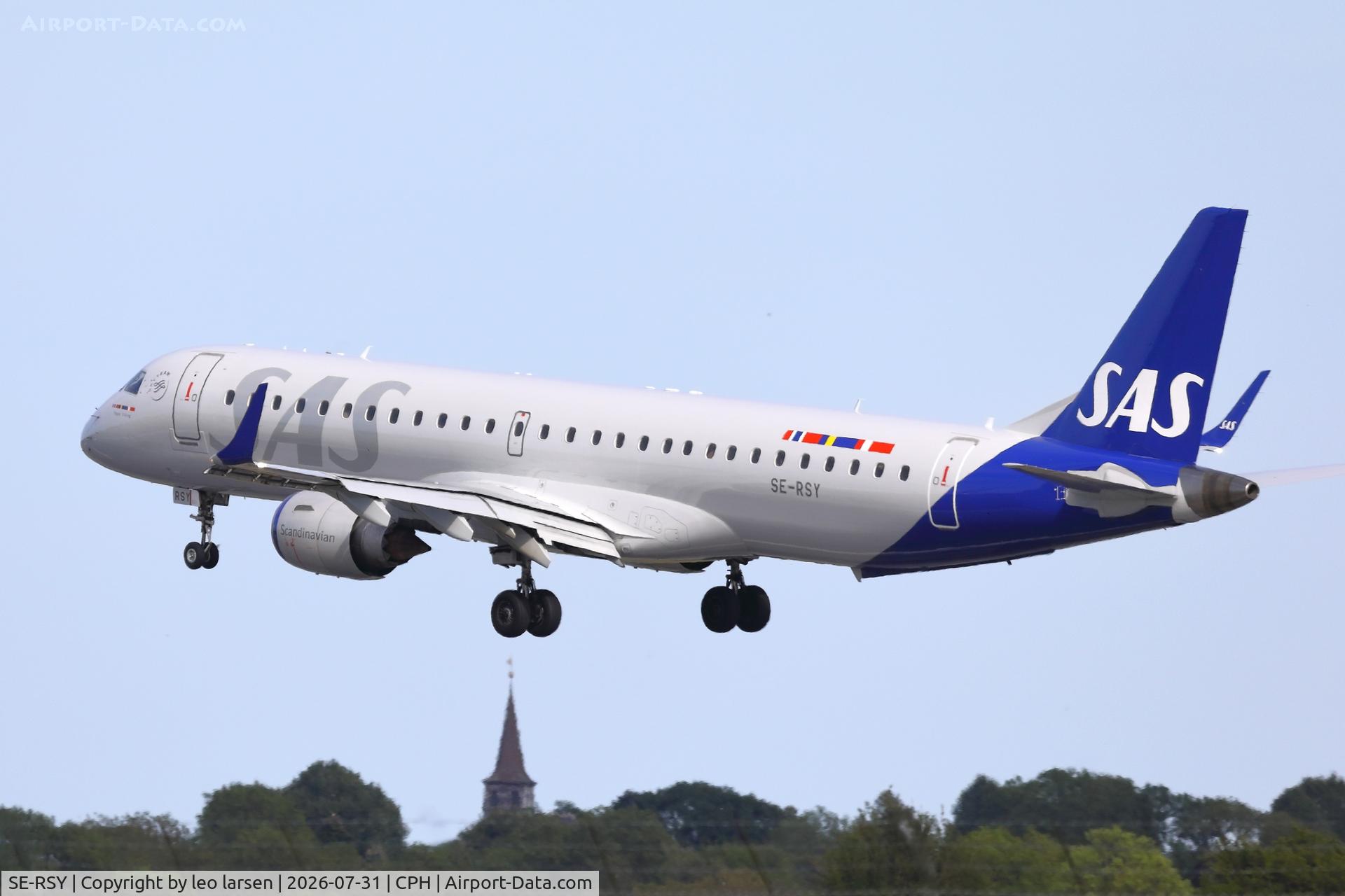 Aircraft SE-RSY, 2017 Embraer ERJ 190-200LR(195LR), c/n 19000725, Copenhagen 31.7.2026, at CPH, photo by leo larsen