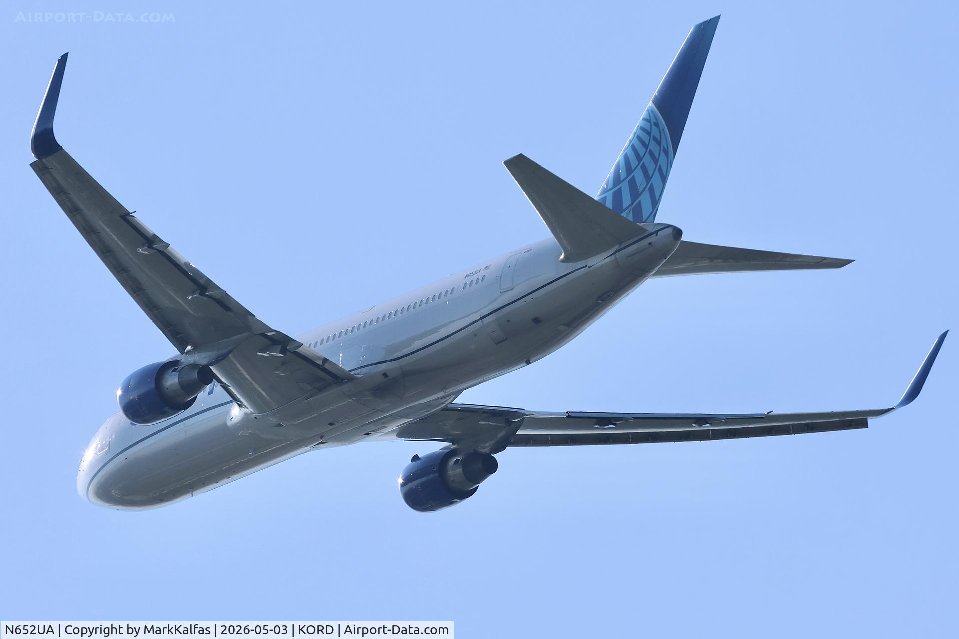Aircraft N652UA, 1992 Boeing 767-322, c/n 25390 l/n 457, B763 United Boeing 767-322, N652UA departing 28R KORD, at KORD, photo by MarkKalfas