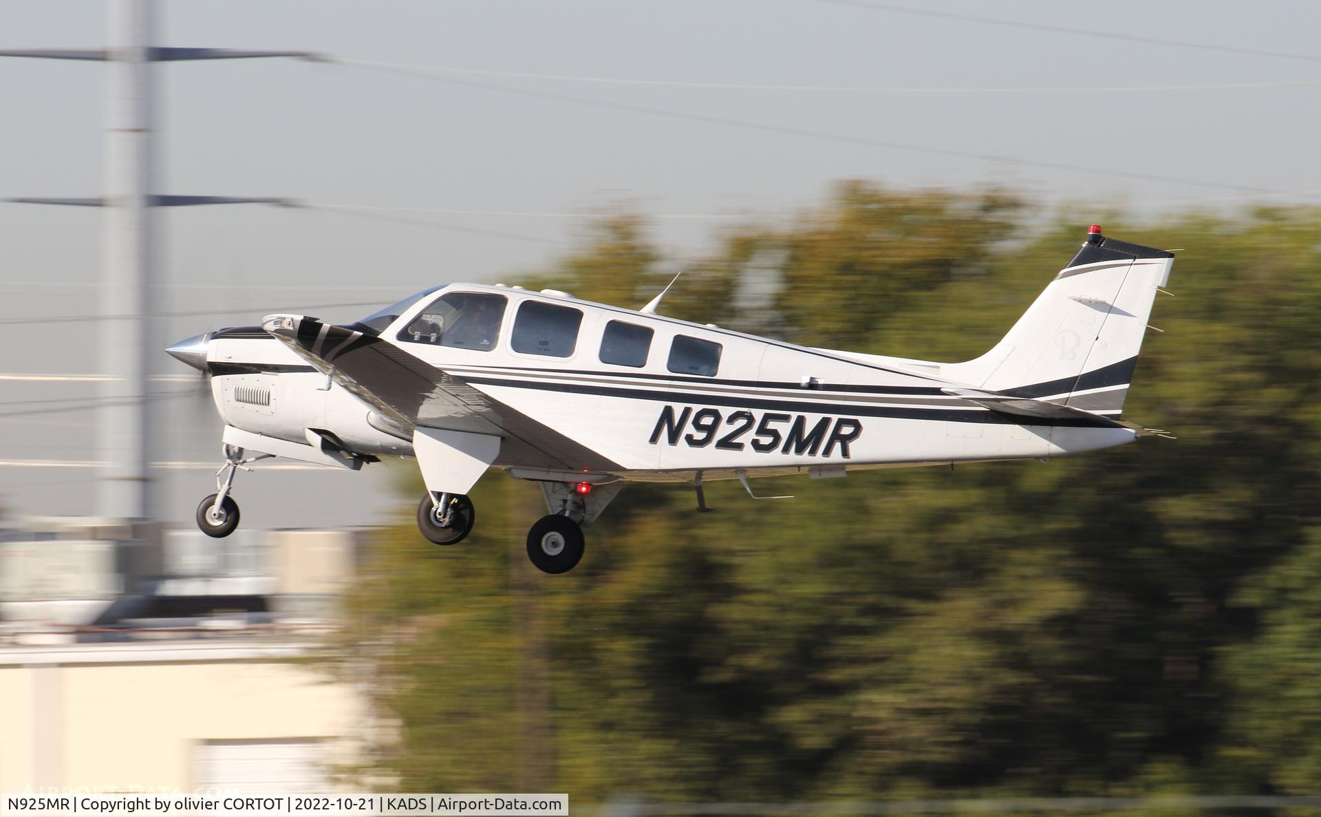 Aircraft N925MR, 2007 Raytheon Aircraft Company G36, c/n E-3753, 2022, at KADS, photo by olivier CORTOT
