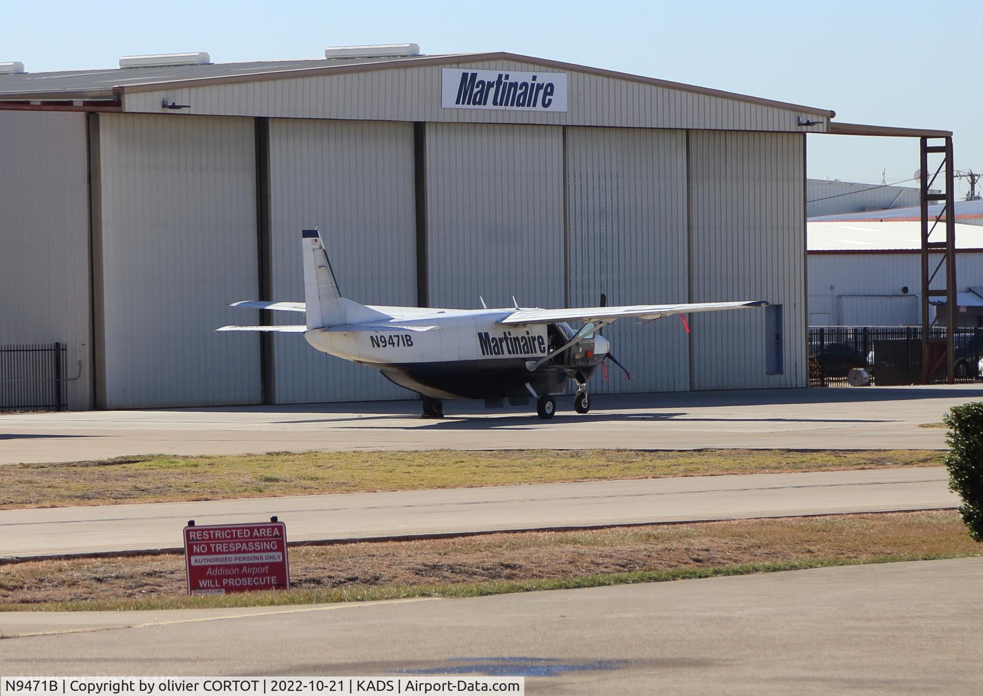 Aircraft N9471B, 1988 Cessna 208B, c/n 208B0081, 2022, at KADS, photo by olivier CORTOT