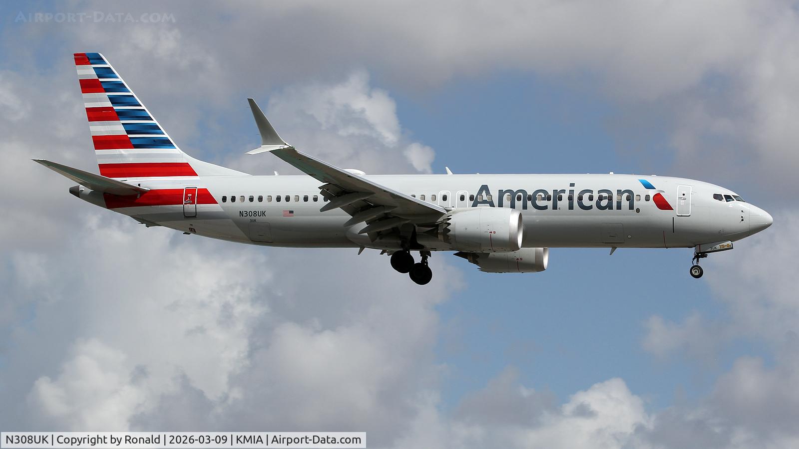 N308UK, 2013 Boeing 737-823, c/n 33229 l/n 4390, at mia