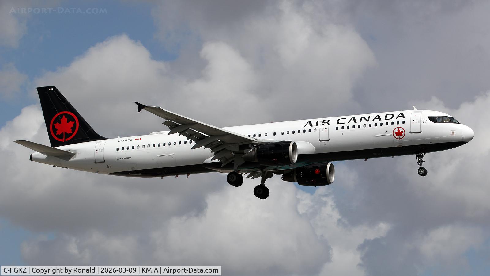 C-FGKZ, 2008 Airbus A321-212, c/n 3401, at mia