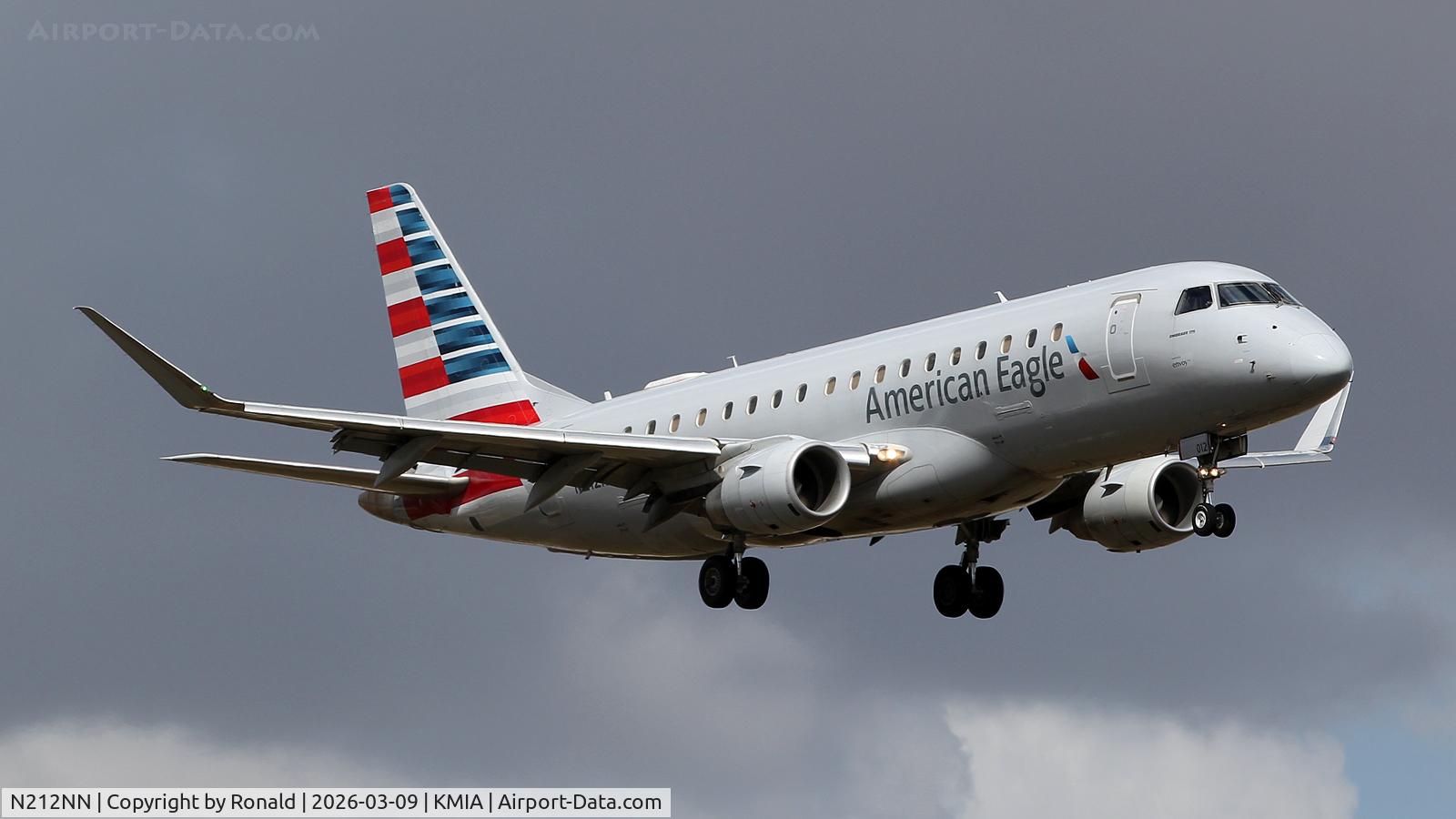 N212NN, 2015 Embraer 175LR (ERJ-170-200LR), c/n 17000504, at mia