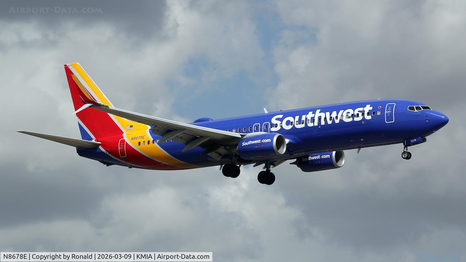 Aircraft N8678E, 2016 Boeing 737-8H4, c/n 36735, at mia, at KMIA, photo by Ronald