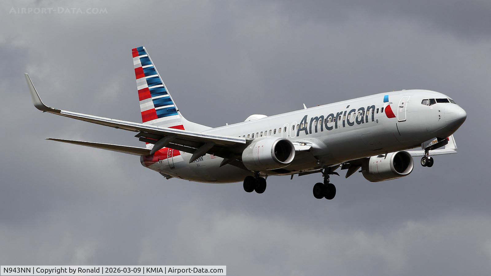 Aircraft N943NN, 2013 Boeing 737-823, c/n 31177 l/n 4724, at mia, at KMIA, photo by Ronald