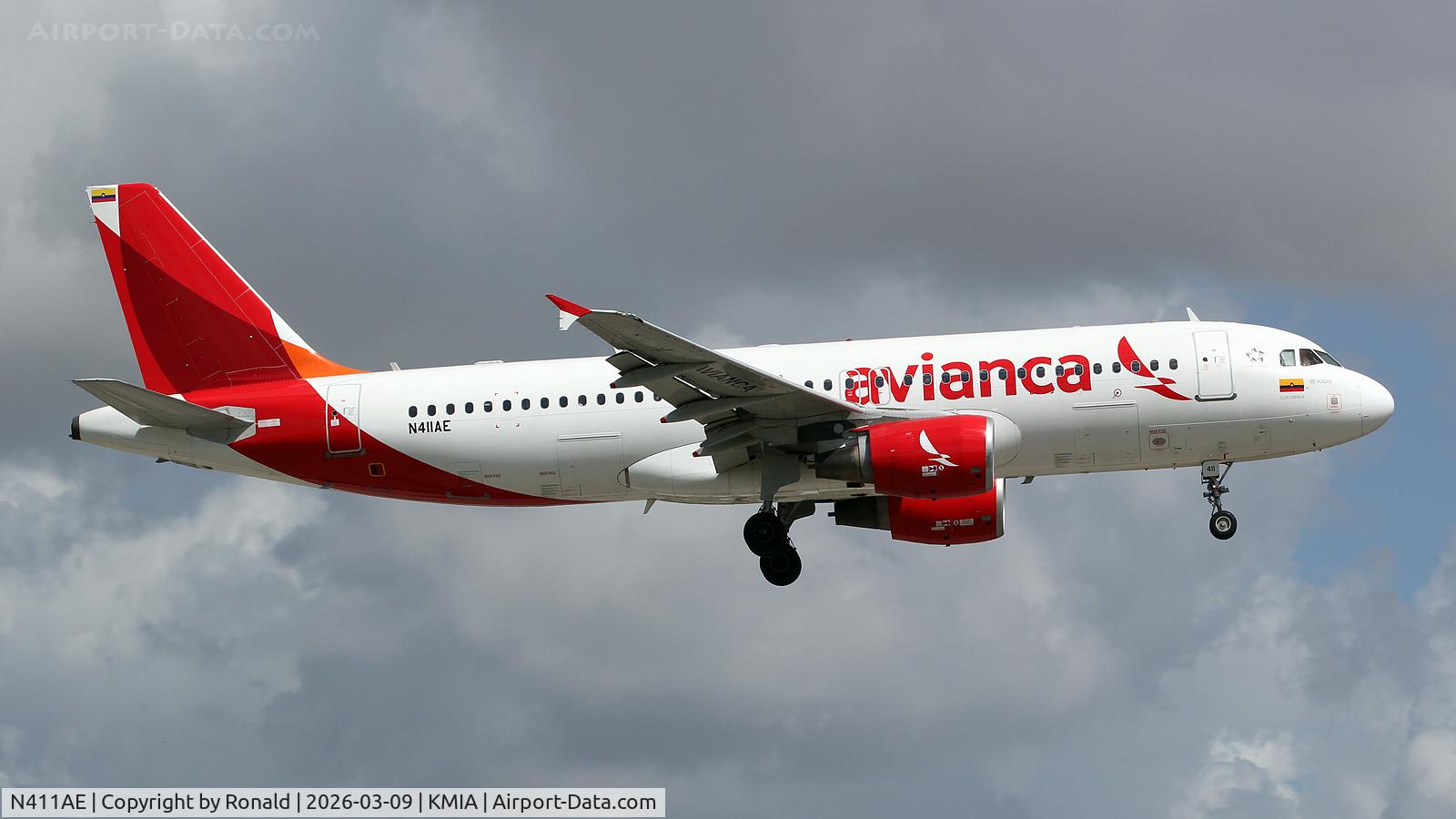 Aircraft N411AE, 2010 Airbus A320-214, c/n 4411, at mia, at KMIA, photo by Ronald