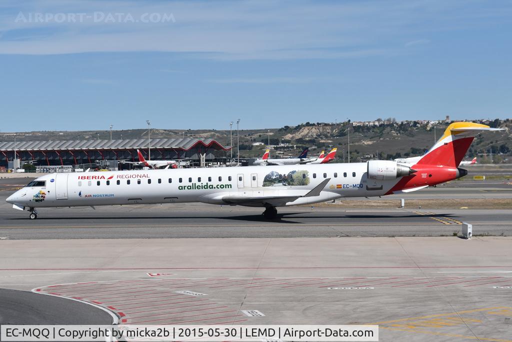 Aircraft EC-MQQ, 2017 Bombardier CRJ-1000 (CL-600-2E25), c/n 19055, Taxiing, at LEMD, photo by micka2b