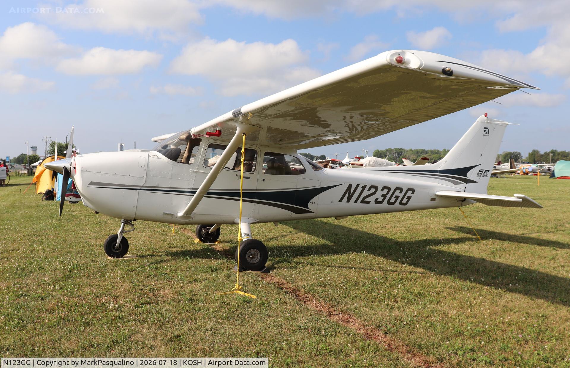 Aircraft N123GG, 2004 Cessna 172S, c/n 172S9600, Cessna 172S, at KOSH, photo by MarkPasqualino
