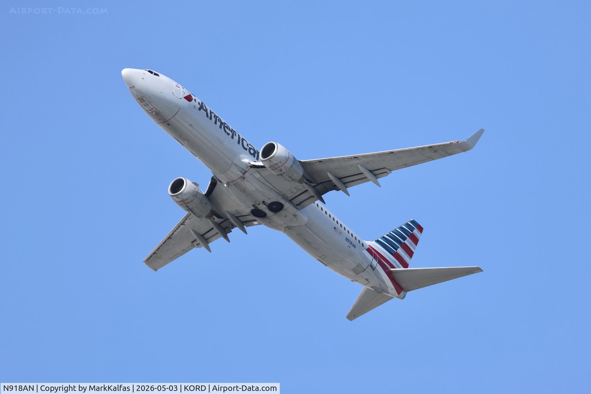 Aircraft N918AN, 1999 Boeing 737-823, c/n 29519, B738 American Boeing 737-823, N914AN departing 28R KORD., at KORD, photo by MarkKalfas