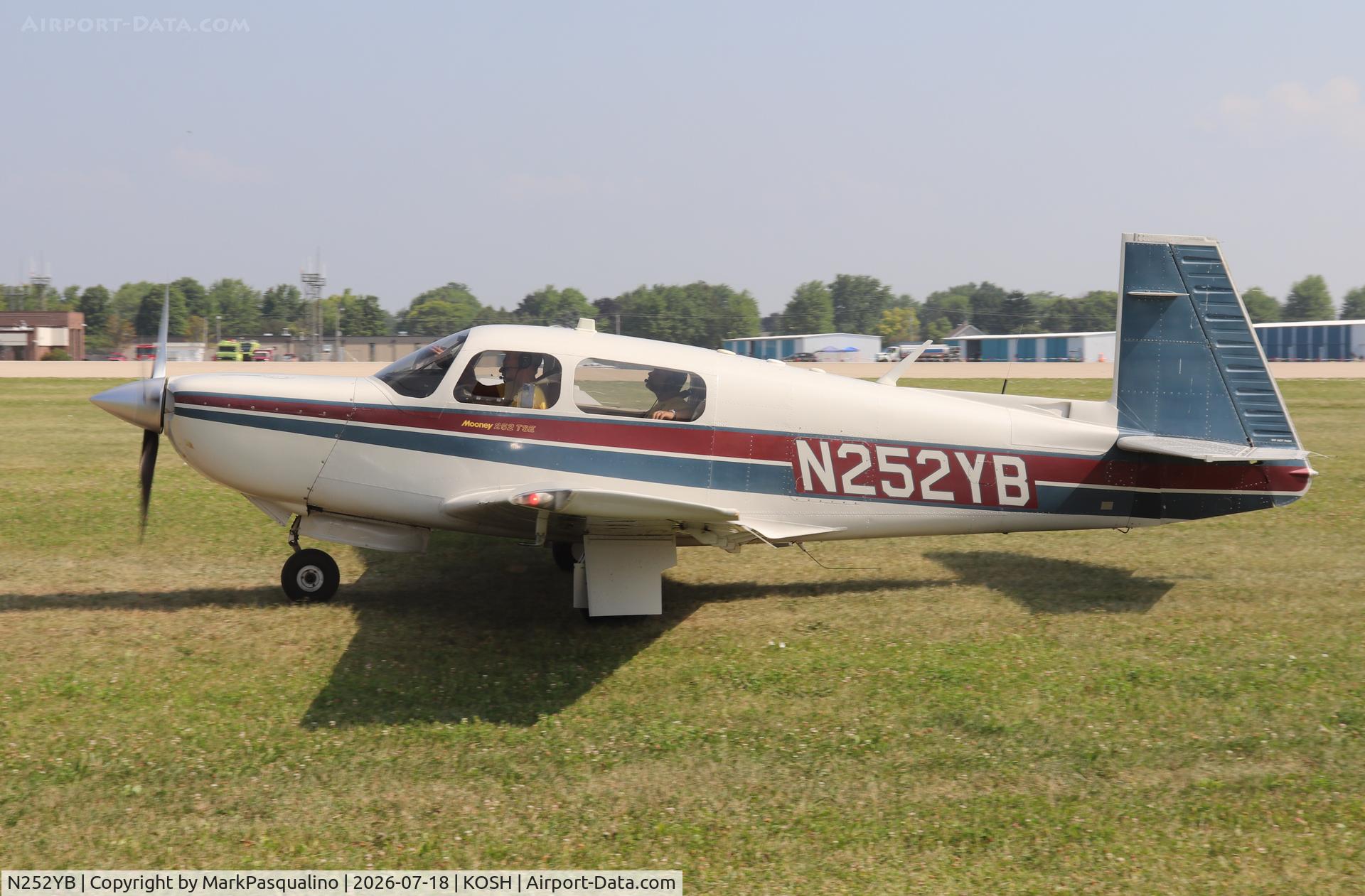 Aircraft N252YB, Mooney M20K, c/n 25-1069, Mooney M20K, at KOSH, photo by MarkPasqualino