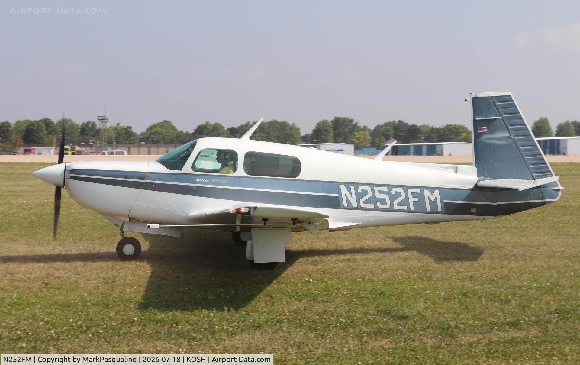 Aircraft N252FM, 1986 Mooney M20K, c/n 25-1028, Mooney M20K, at KOSH, photo by MarkPasqualino