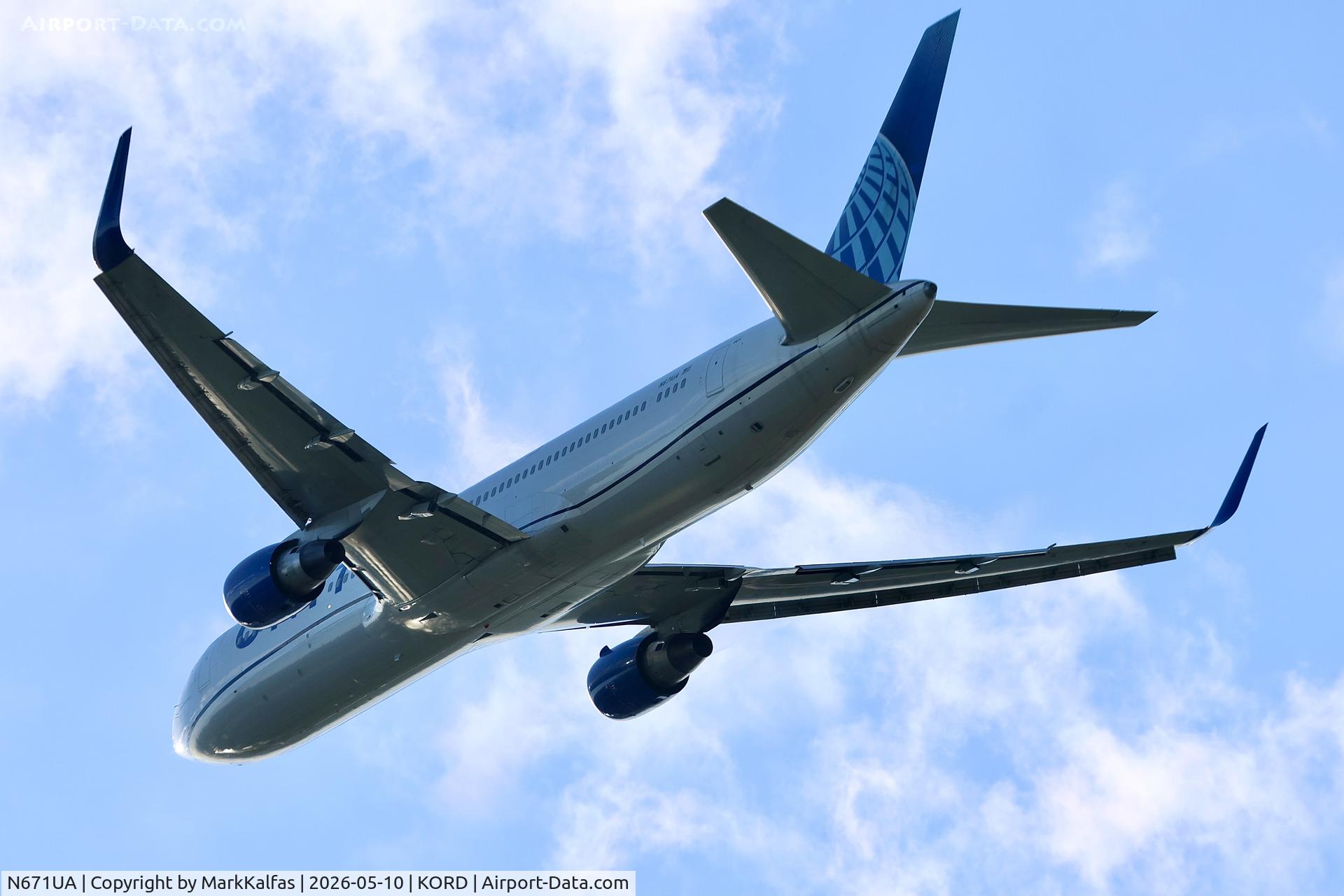 Aircraft N671UA, 1999 Boeing 767-322, c/n 30026, B763 United Boeing 767-322 N671UA departing 28R KORD, at KORD, photo by MarkKalfas