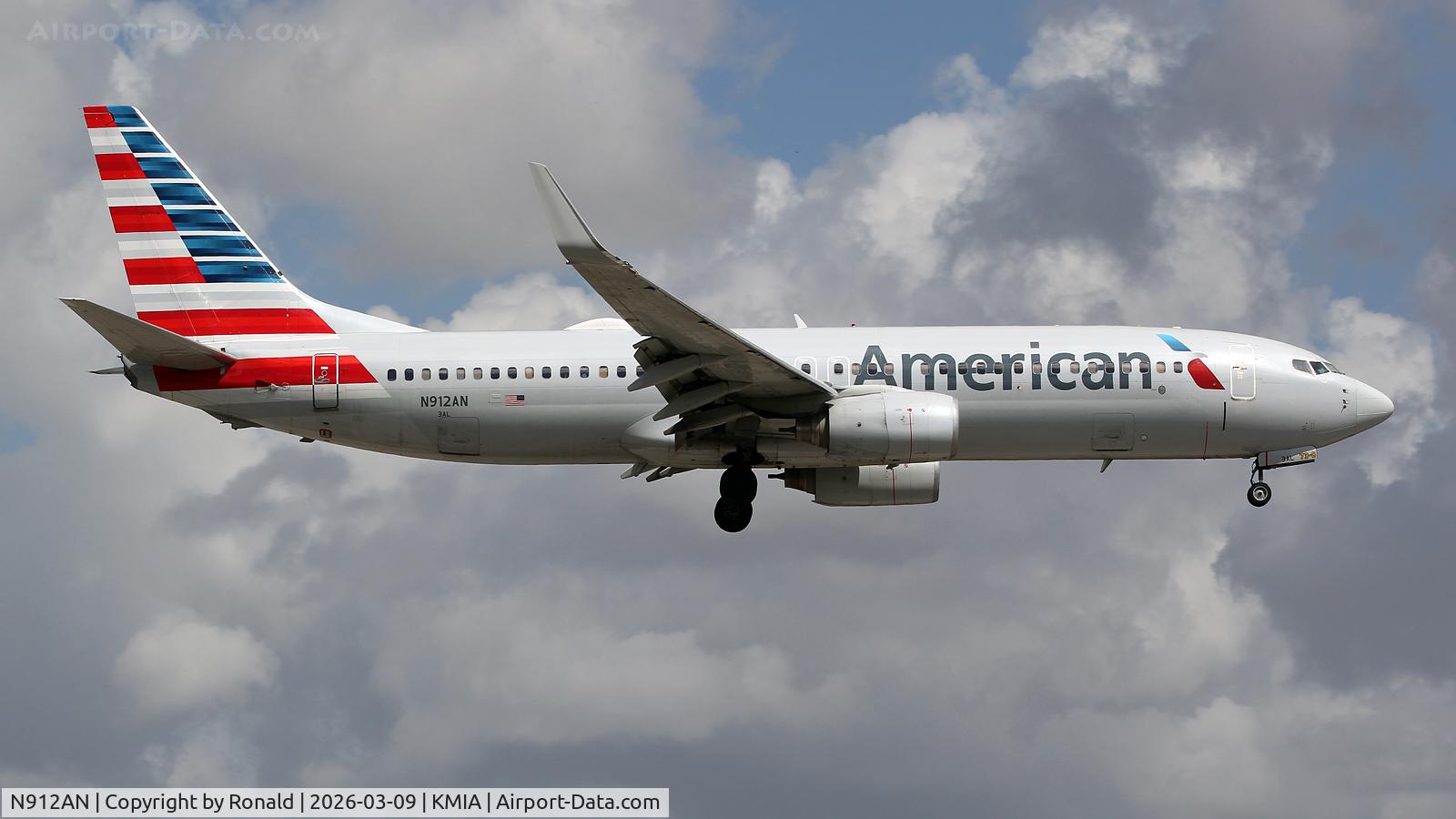 Aircraft N912AN, 1999 Boeing 737-823, c/n 29513, at mia, at KMIA, photo by Ronald
