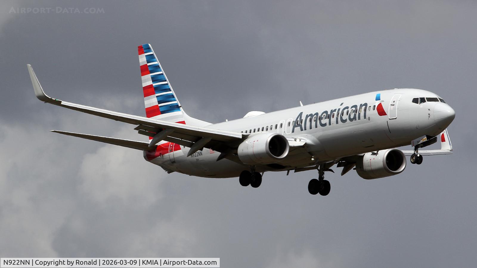 Aircraft N922NN, 2013 Boeing 737-823, c/n 29574, at mia, at KMIA, photo by Ronald