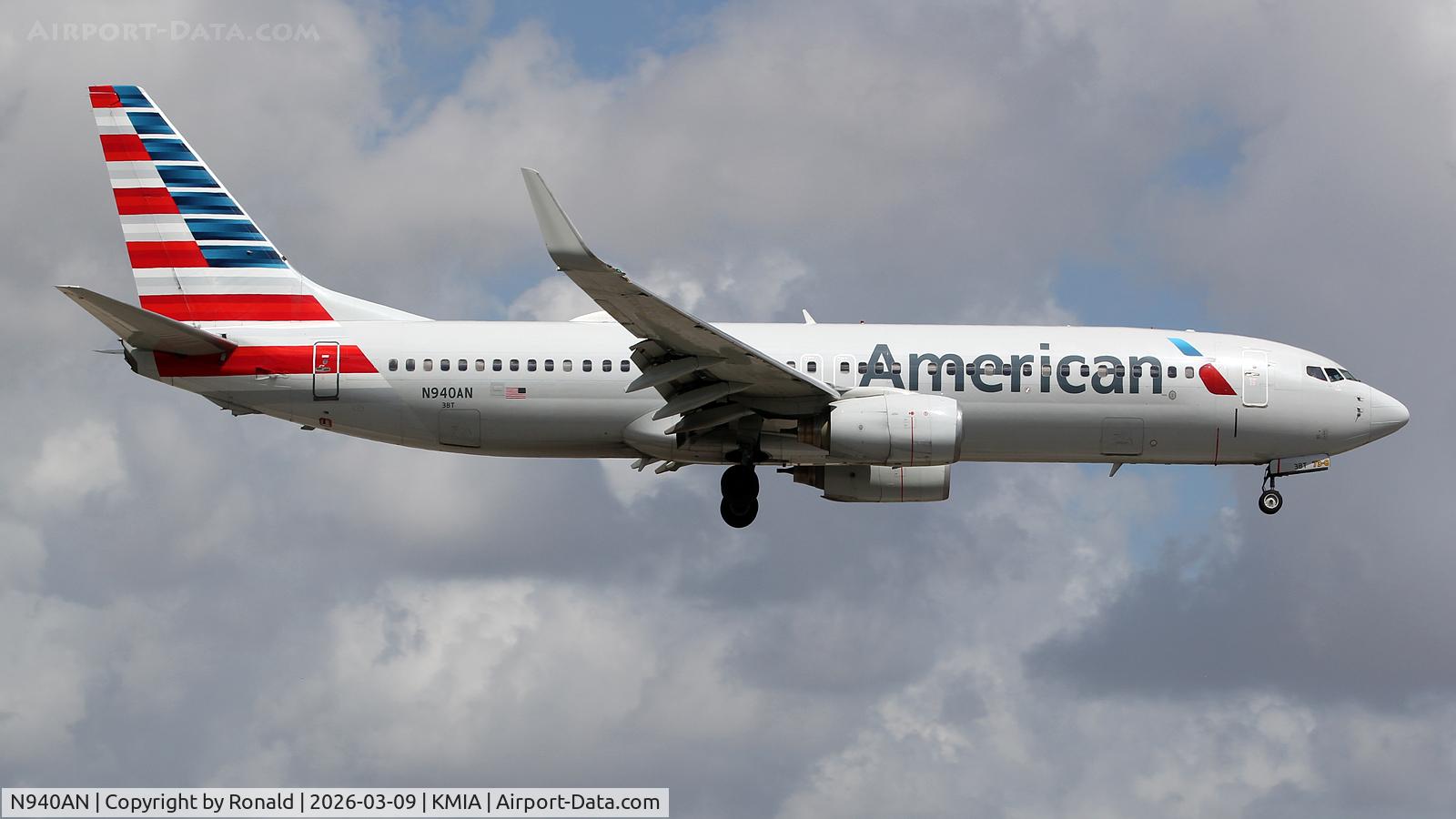 Aircraft N940AN, 2000 Boeing 737-823, c/n 30598, at mia, at KMIA, photo by Ronald
