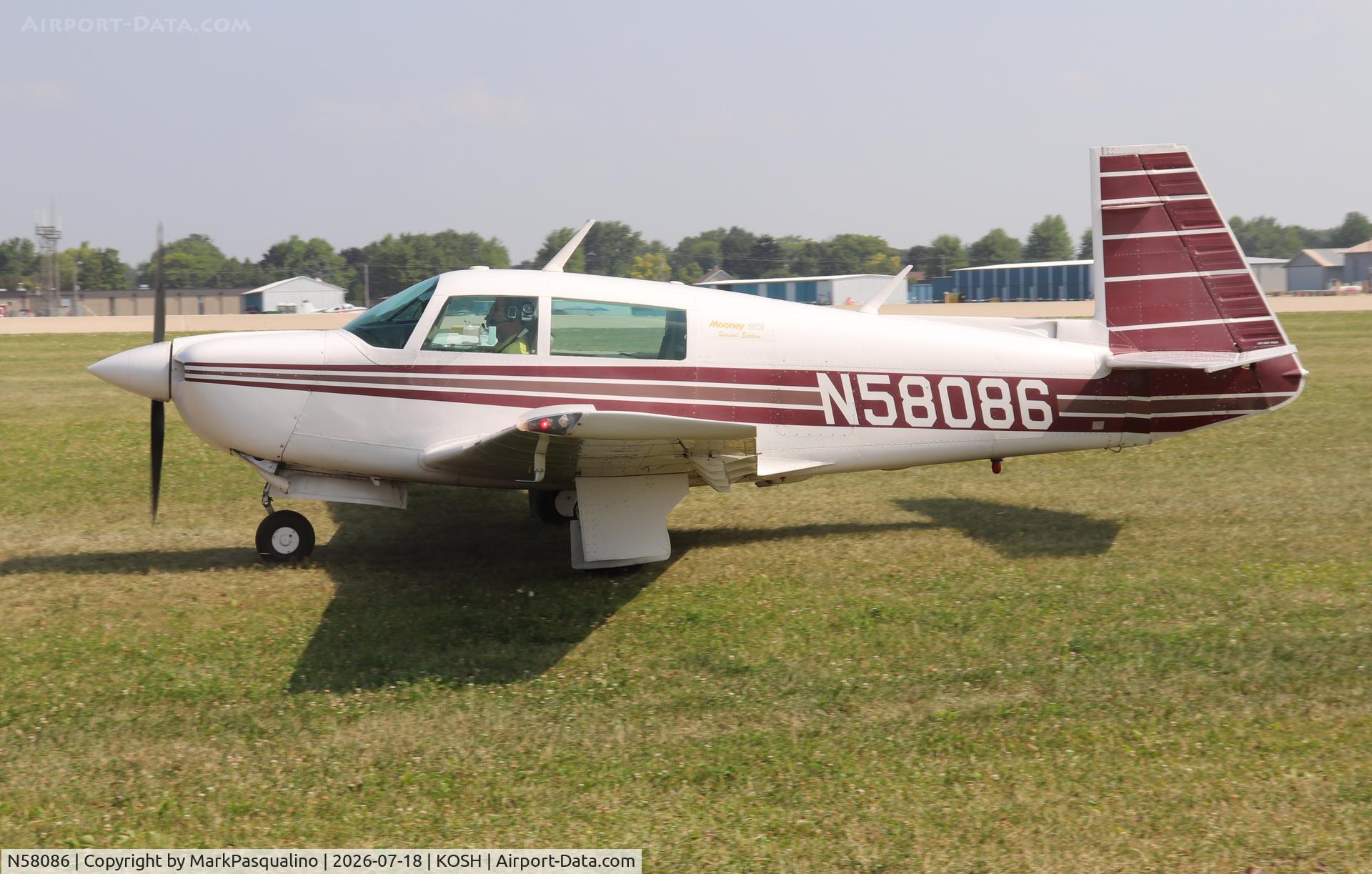 Aircraft N58086, 1985 Mooney M20J 201, c/n 24-1552, Mooney M20J, at KOSH, photo by MarkPasqualino
