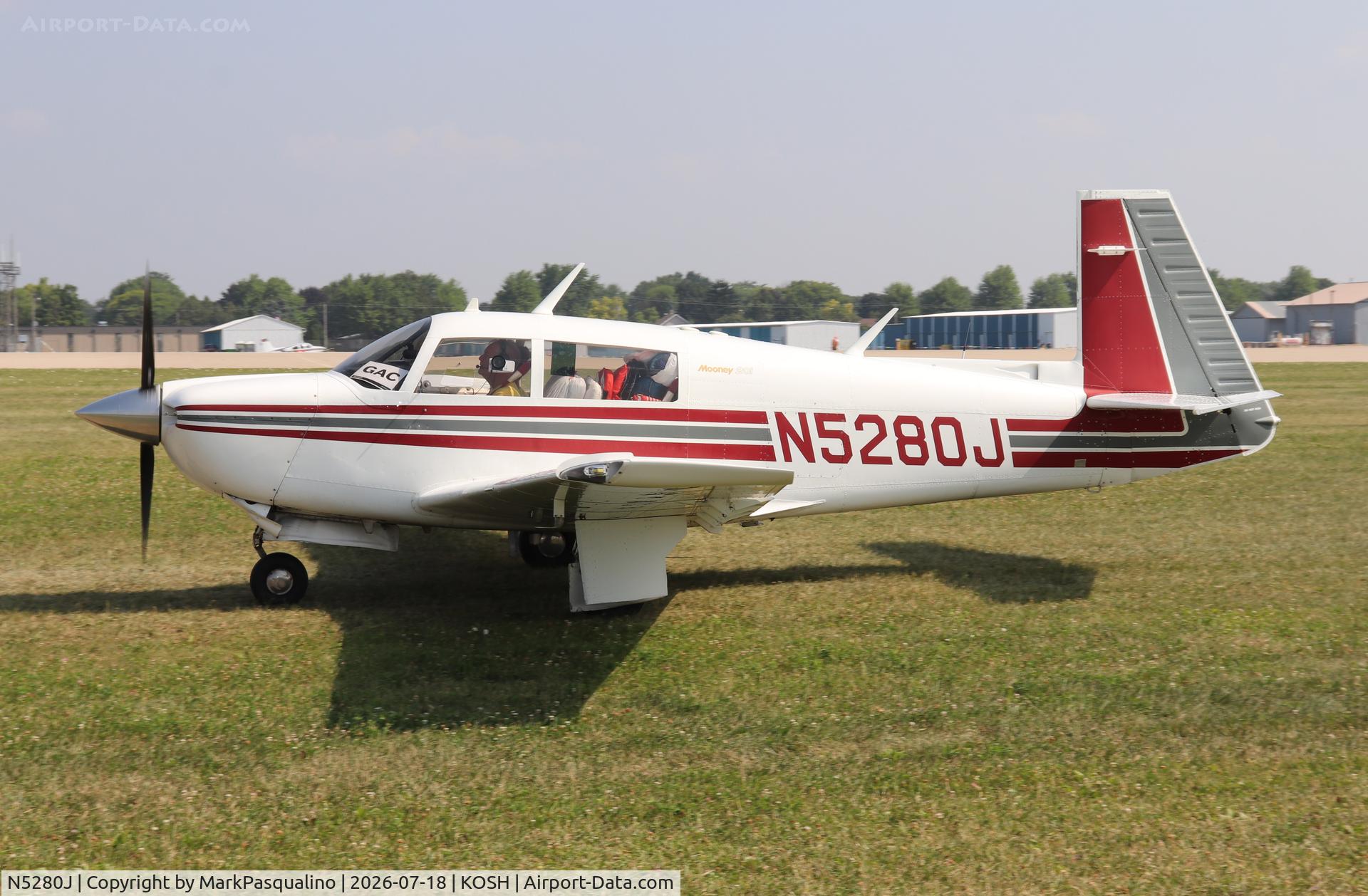 Aircraft N5280J, Mooney M20J 201, c/n 24-1679, Mooney M20J, at KOSH, photo by MarkPasqualino