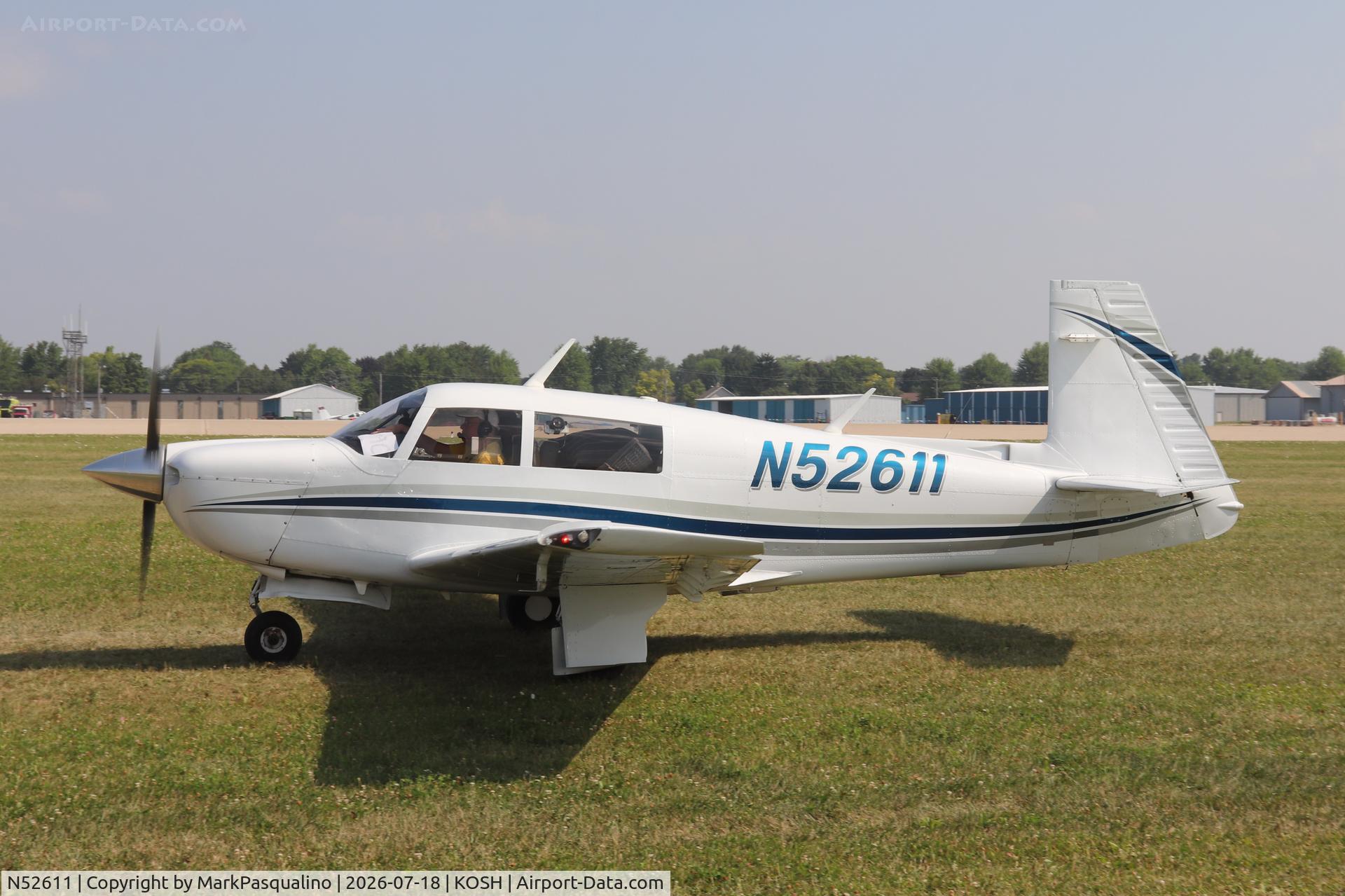 Aircraft N52611, Mooney M20J 201, c/n 24-1665, Mooney M20J, at KOSH, photo by MarkPasqualino