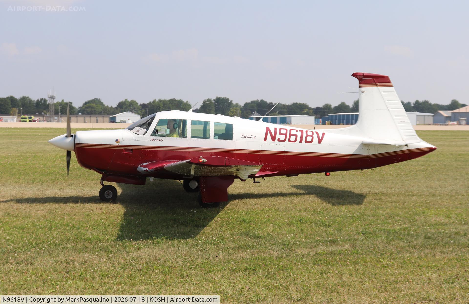 Aircraft N9618V, 1971 Aerostar M-20F Aerostar 220, c/n 22-0009, Mooney M20F (Aerostar 220), at KOSH, photo by MarkPasqualino
