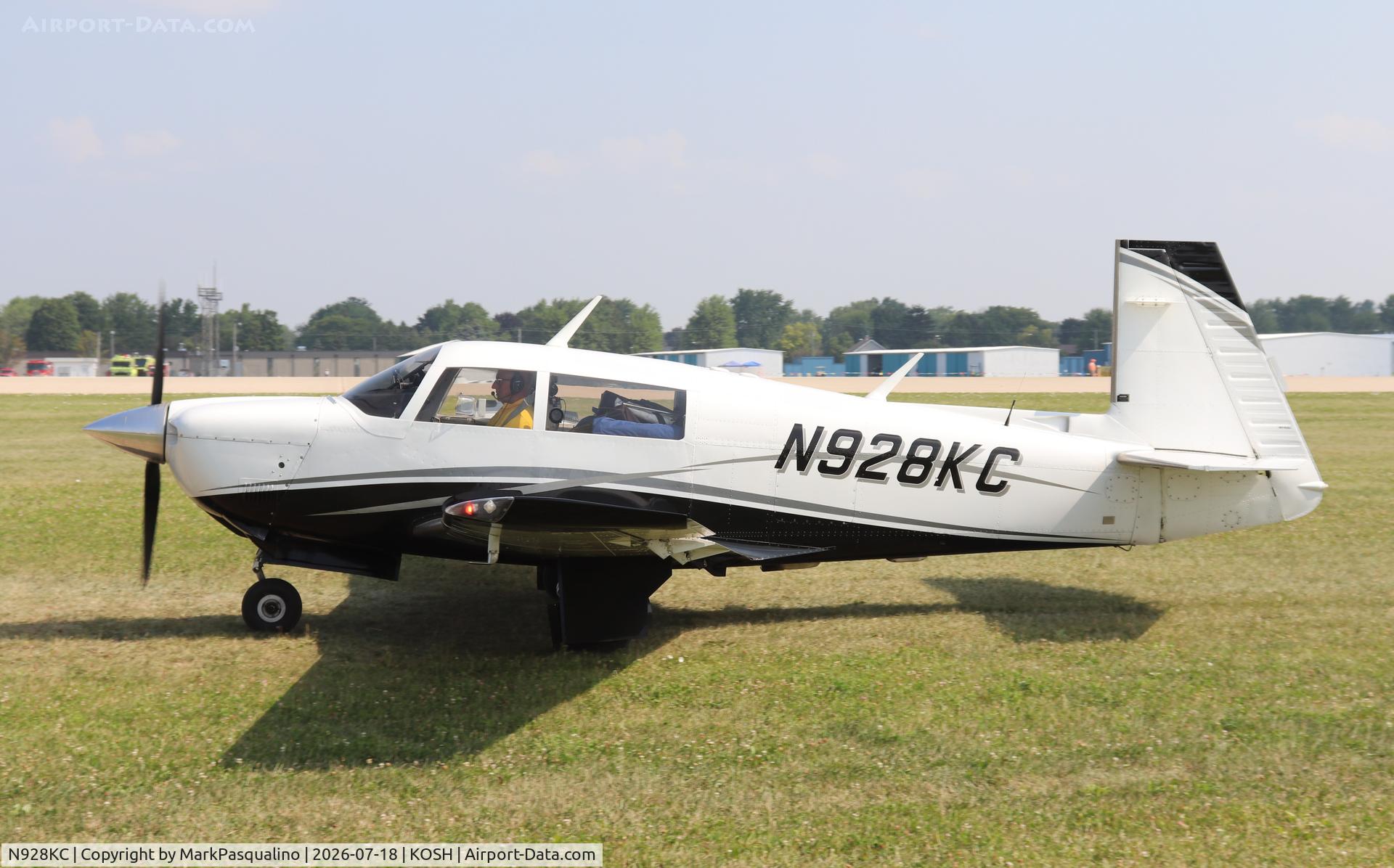 Aircraft N928KC, Mooney M20J 201, c/n 24-1678, Mooney M20J, at KOSH, photo by MarkPasqualino