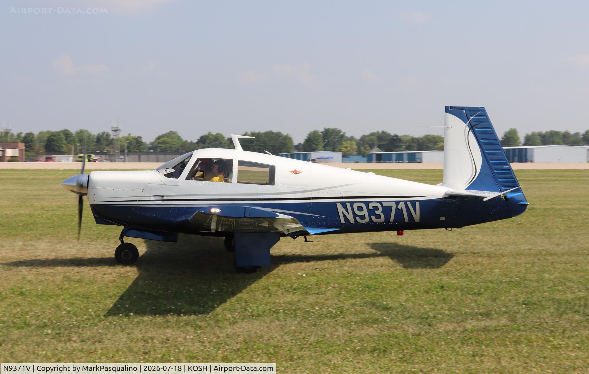Aircraft N9371V, 1969 Mooney M20C Ranger, c/n 700019, Mooney M20C, at KOSH, photo by MarkPasqualino