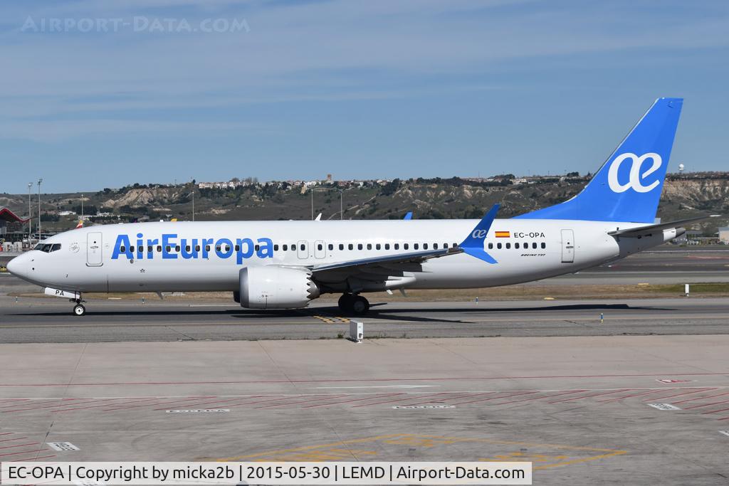 Aircraft EC-OPA, 2025 Boeing 737-8 MAX, c/n 43571 / 9238, Taxiing, at LEMD, photo by micka2b