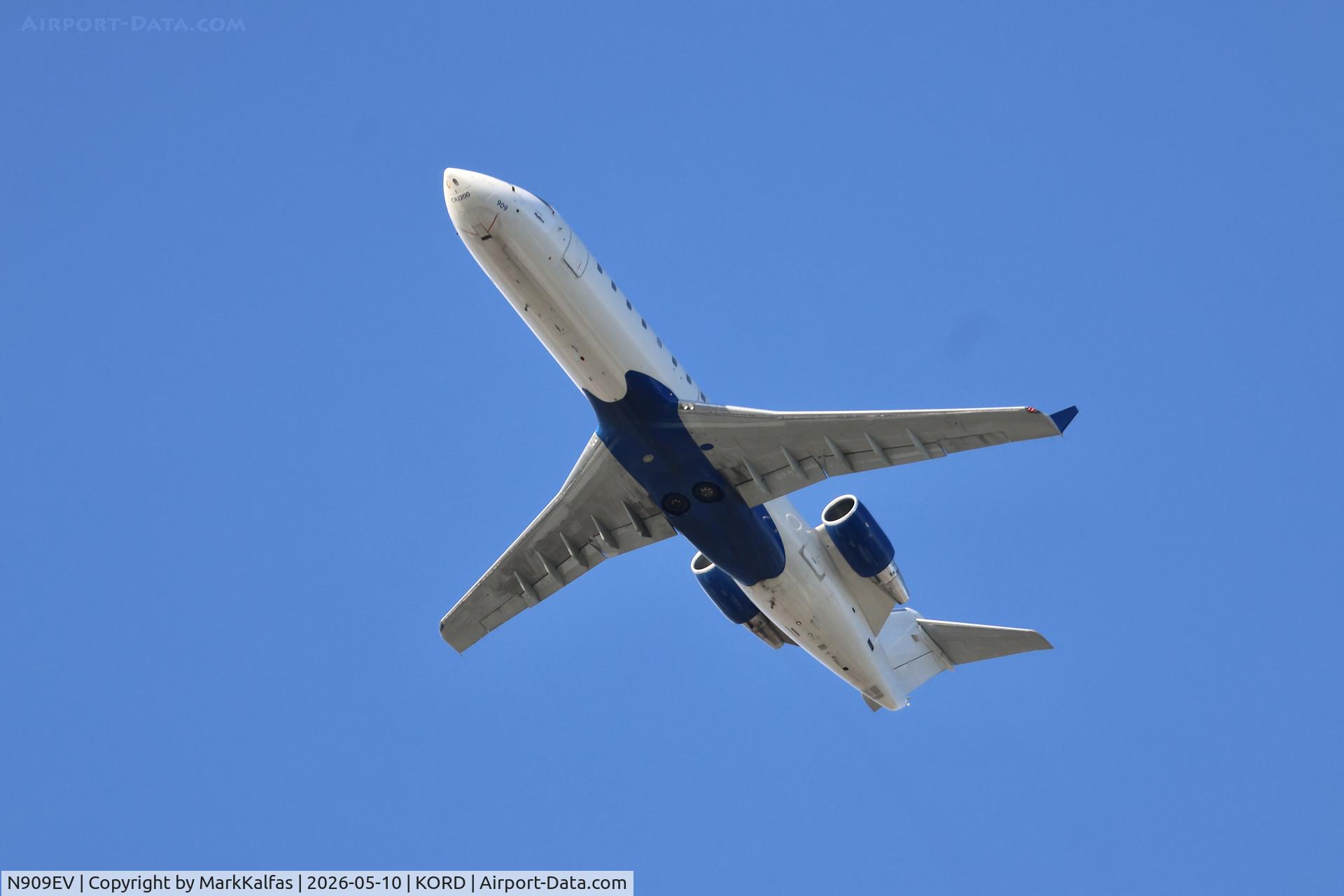 Aircraft N909EV, 2002 Bombardier CRJ-200ER (CL-600-2B19), c/n 7658, CRJ2 SkyWest / United Express Bombardier CRJ-200ER, N909EV departing 28R KORD, at KORD, photo by MarkKalfas