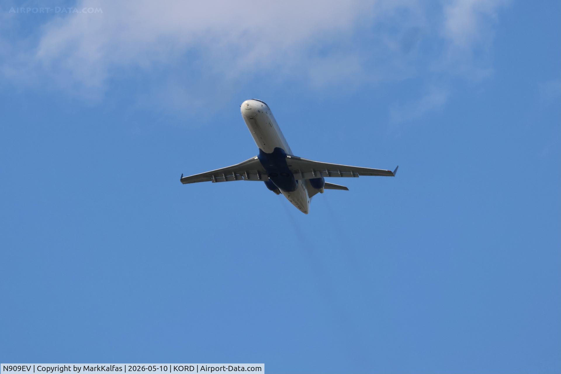 Aircraft N909EV, 2002 Bombardier CRJ-200ER (CL-600-2B19), c/n 7658, CRJ2 SkyWest / United Express Bombardier CRJ-200ER, N909EV departing 28R KORD, at KORD, photo by MarkKalfas